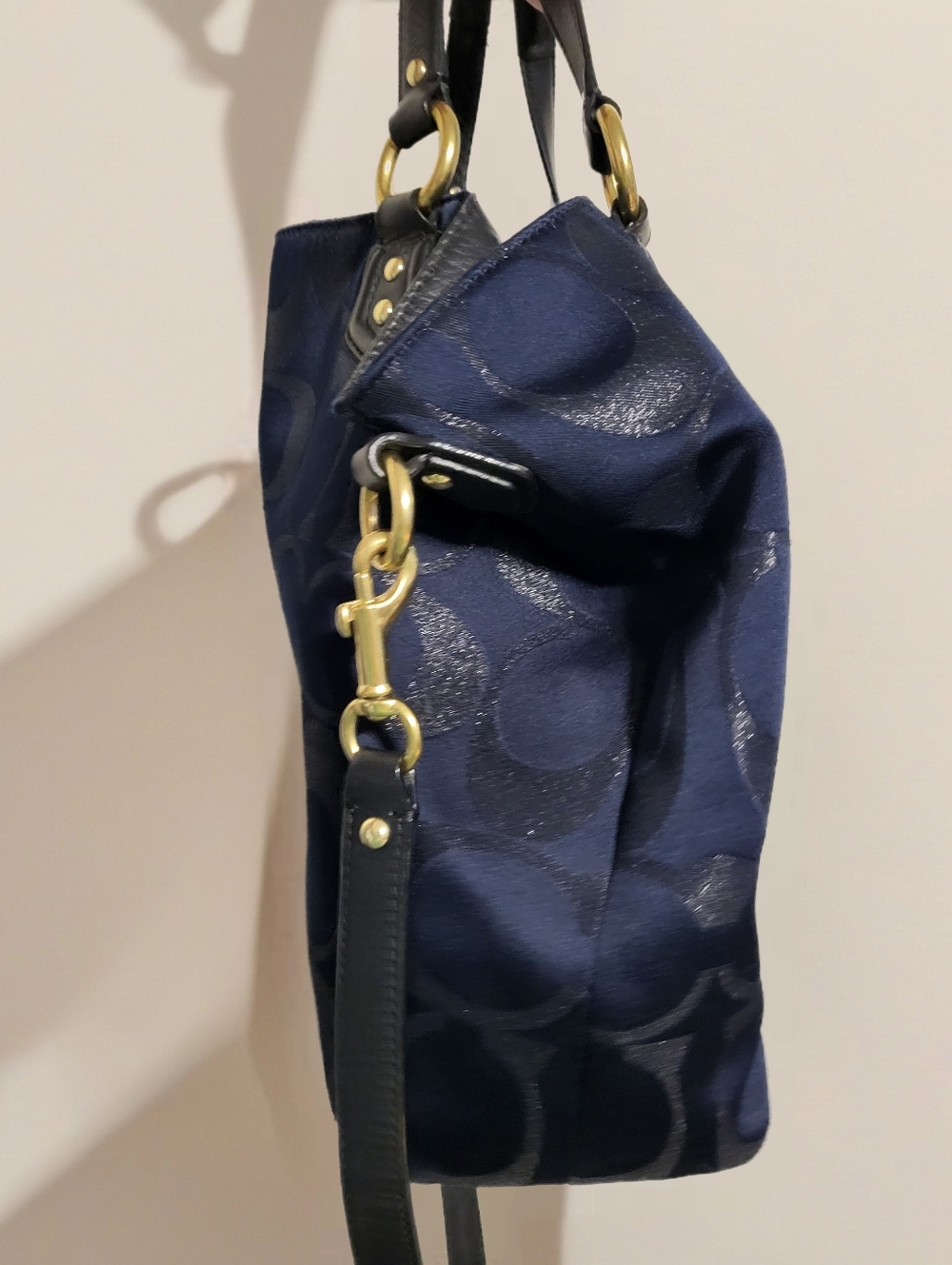 Coach Cambell Signature Metallic Izzy Carryall. - Picture 6 of 9
